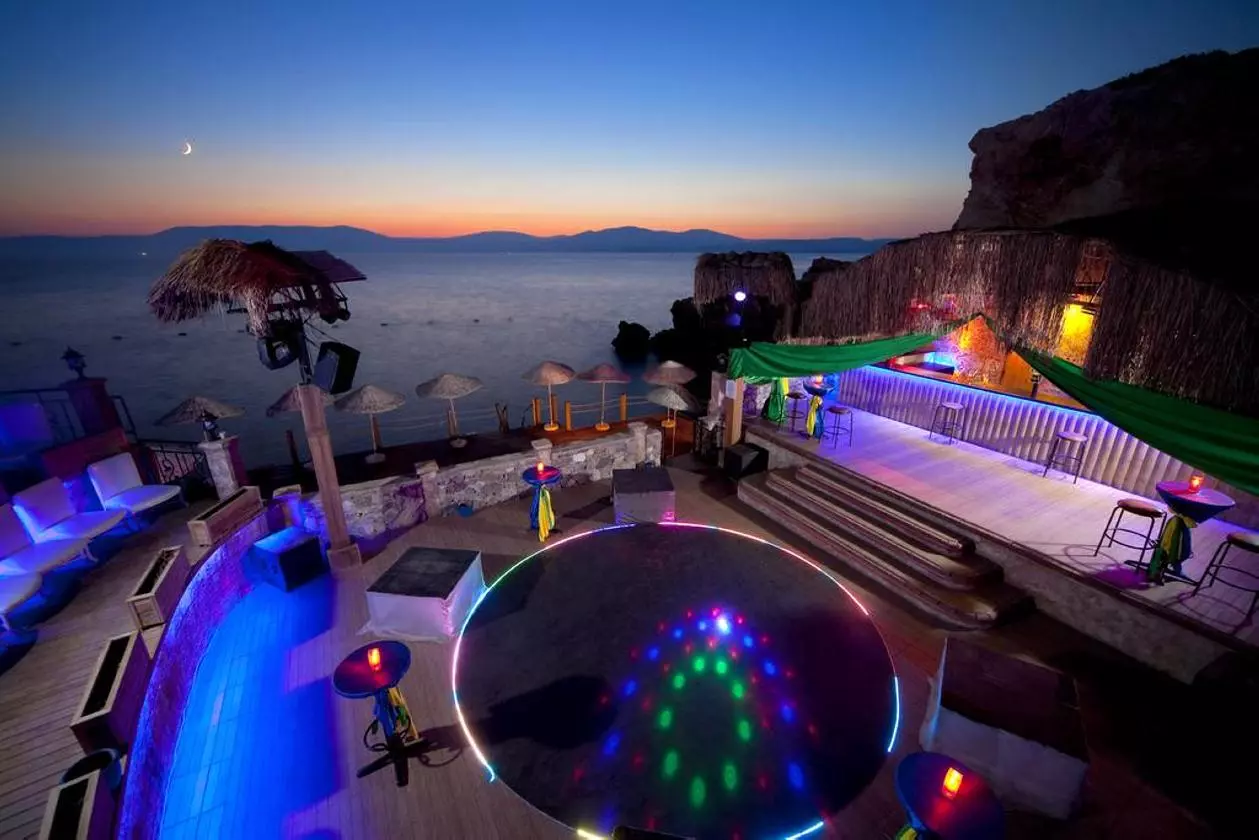 CLUBRESORT_SHABAVIZ (37).jpg